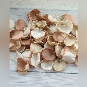 Natural/beige satin rose petals